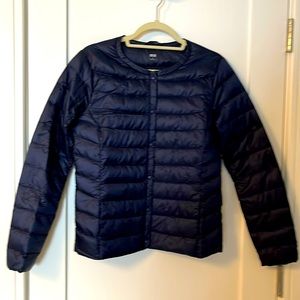 Uniqlo women’s lightweight down jacket. Size M. Color Navy. Excellent condition.